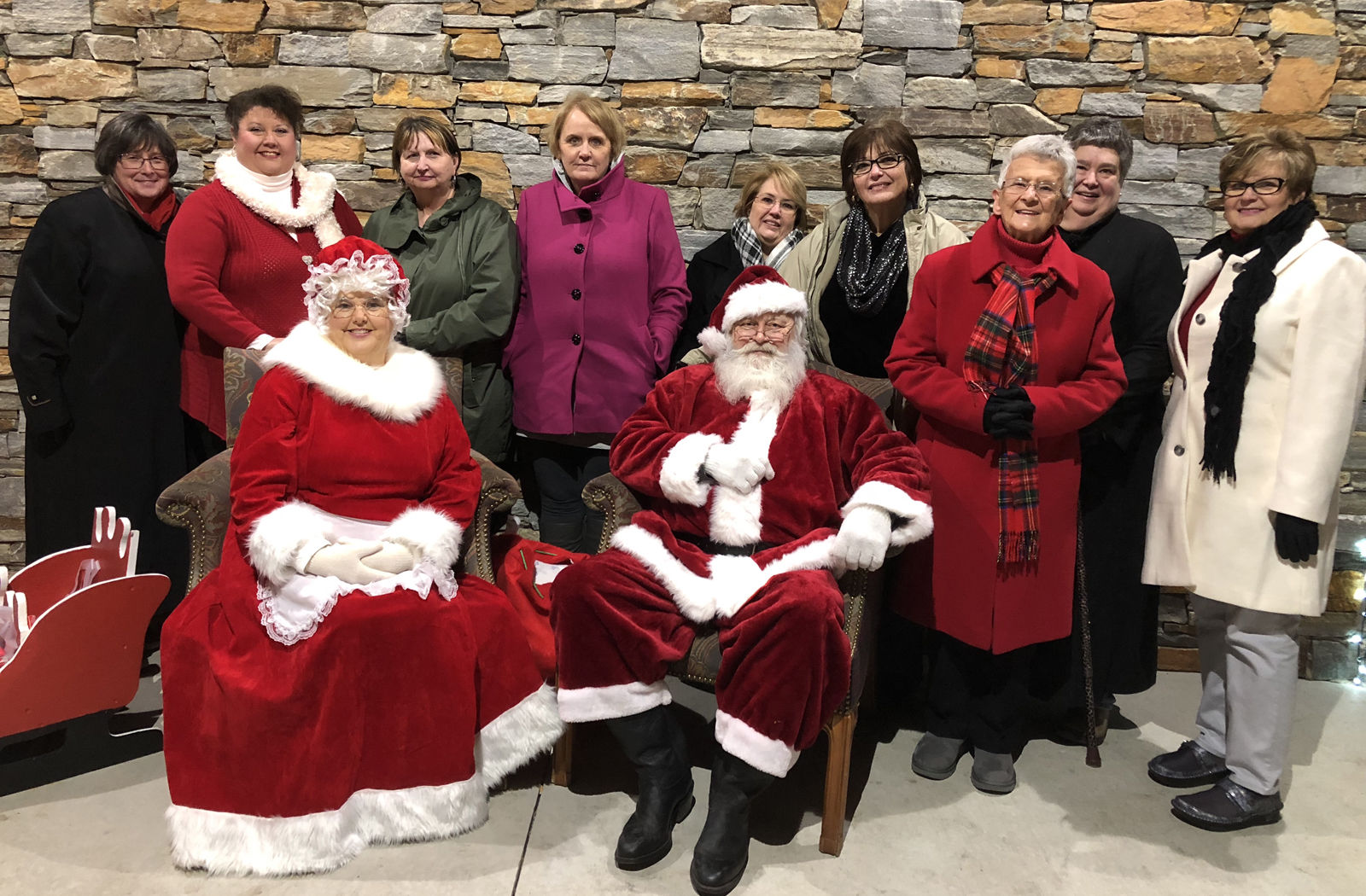 Pilot Club of Marion holds Christmas tree-lighting ceremony